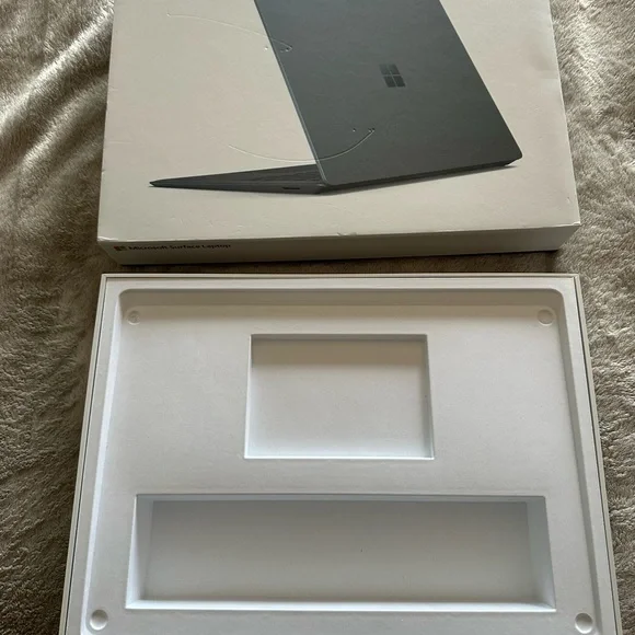 Microsoft Surface laptop box - Picture 5 of 8